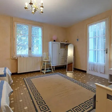 Stunning In Ferienhaus Ceaux-en-Loudun